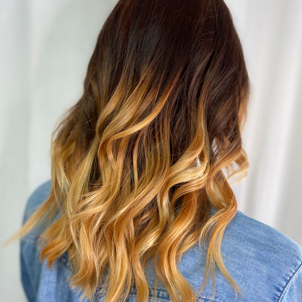 Απαλό balayage με ανταύγειες γύρω από το πρόσωπο
